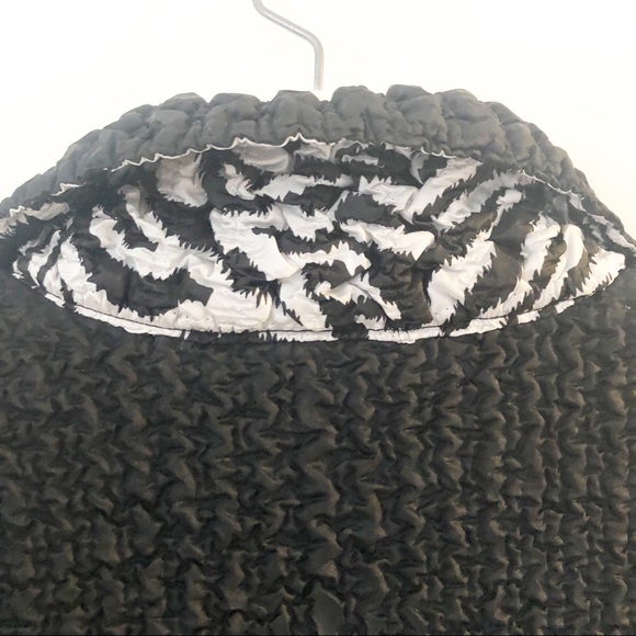 BLACK WHITE ZEBRA CREPE RHINESTONE VEST SMALL EUC - Picture 4 of 8